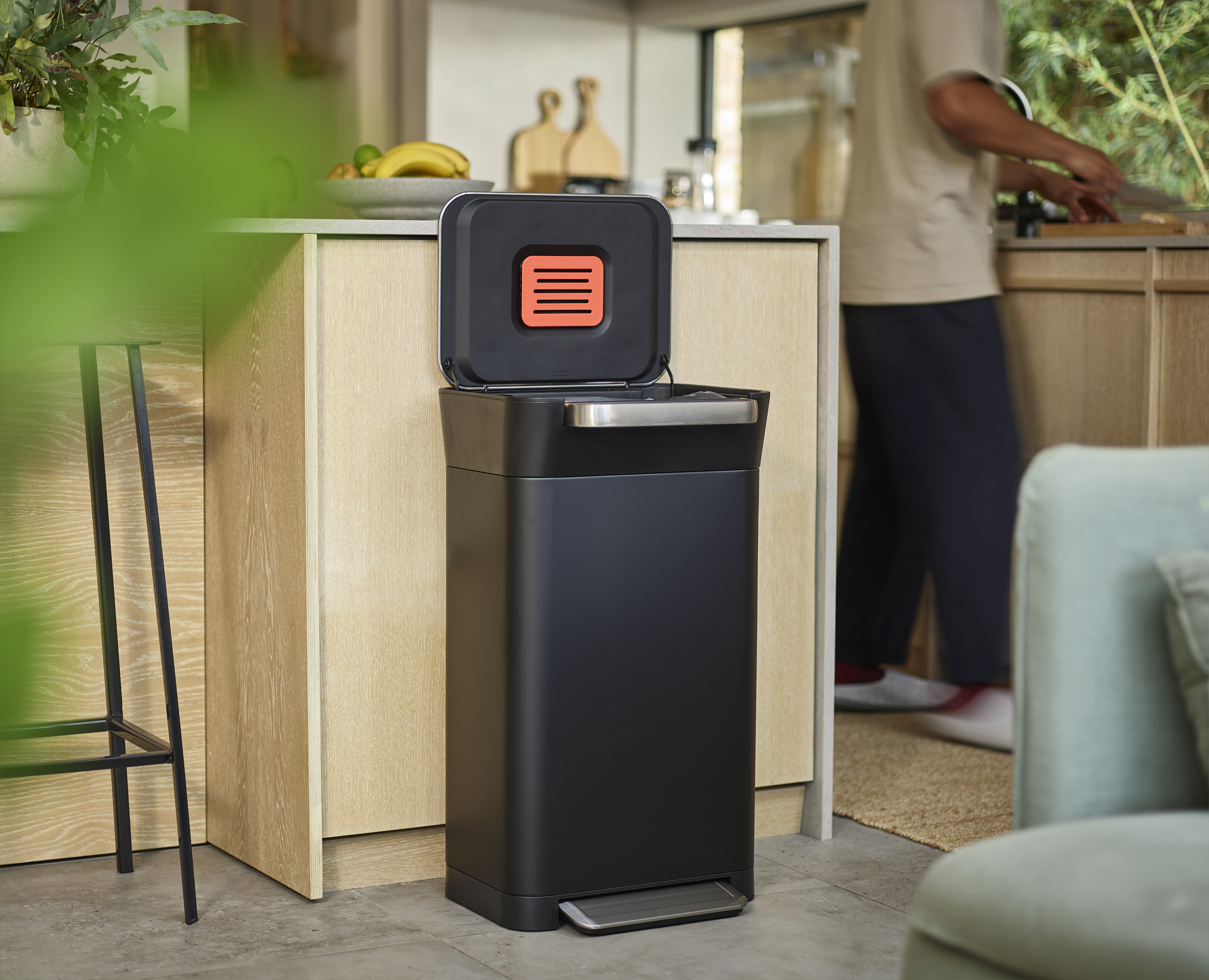 Basurero compactador titan 30 - negro con acero